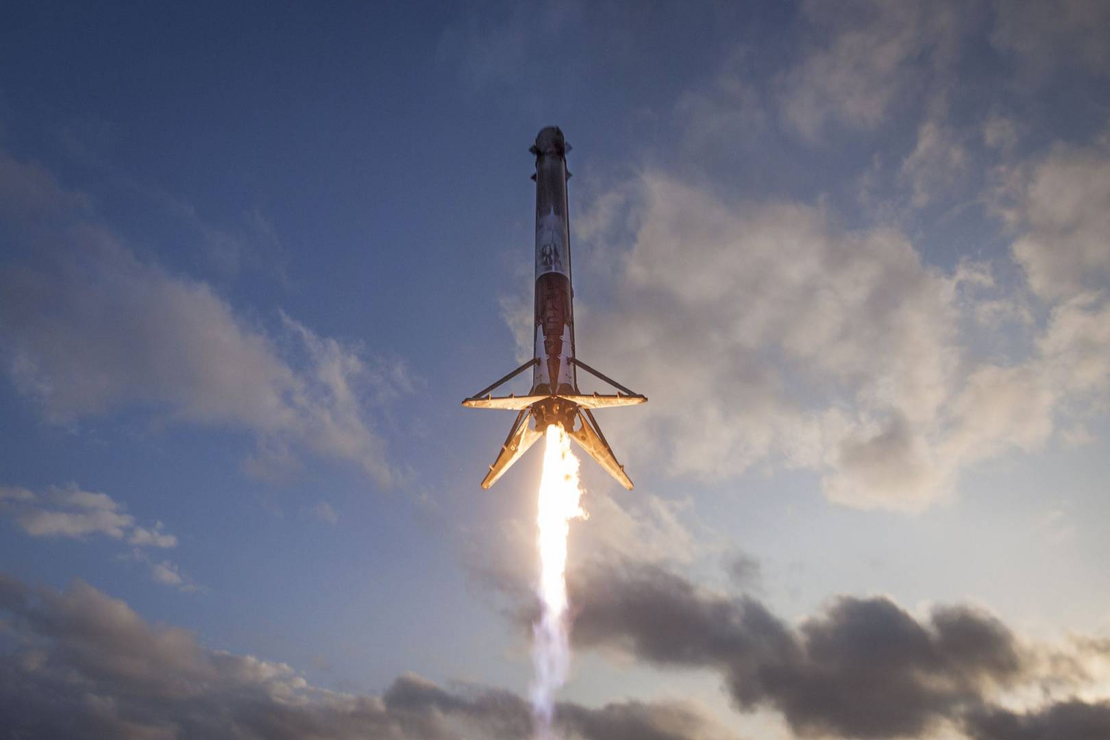 Watch SpaceX's reused Falcon 9 rocket nail its landing